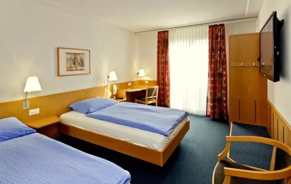 Hotel Good Night Inn Innenzimmer